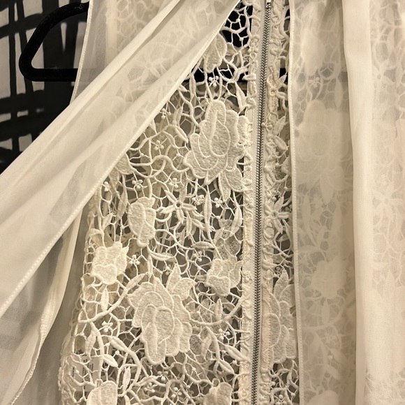 Romeo & Juliet Lace Blouse - Picture 4 of 4